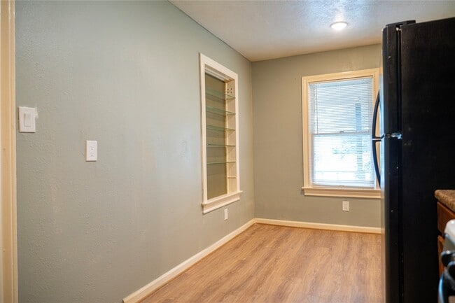 Building Photo - 505 Sikes St