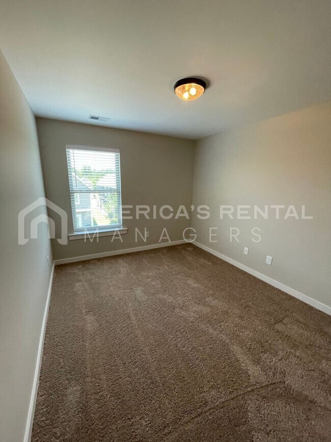 Building Photo - 298 Shiloh Creek Dr