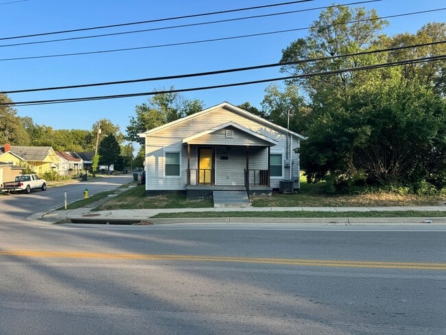 Building Photo - 2 Bedroom Home in Castlewood!