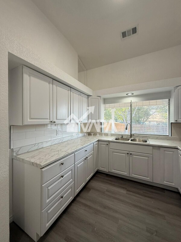 Building Photo - 6822 Raintree Forest
