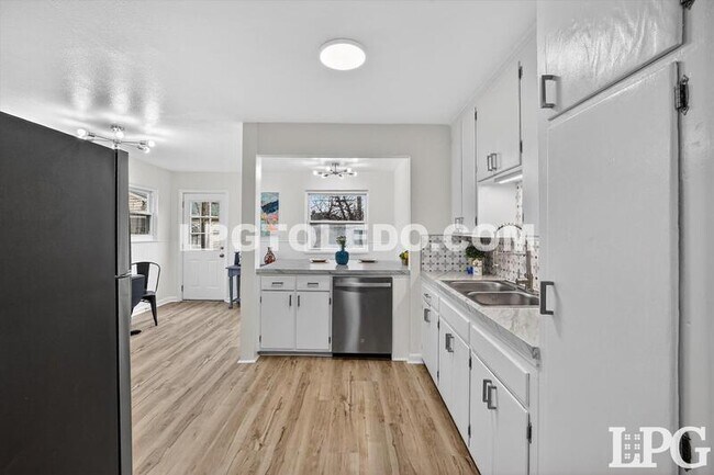 Building Photo - 927 W Northgate Pkwy