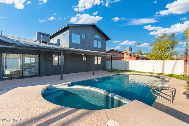 Building Photo - 1643 W Griswold Rd