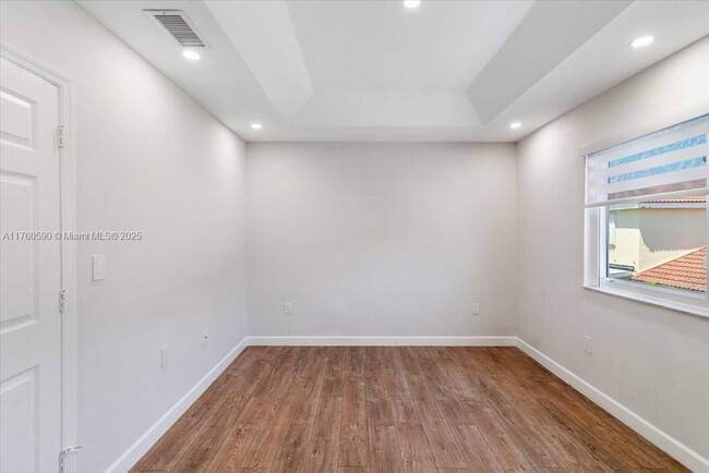 Building Photo - 360 NW 114th Ave