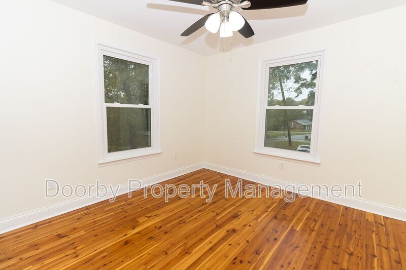 Building Photo - 1123 John Ross Rd