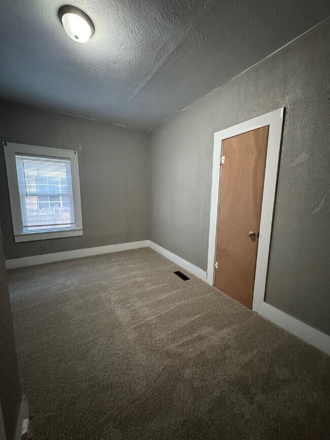 Building Photo - "Charming 3-Bedroom Home in Wichita - Perfect Blend of Comfort & Space!"