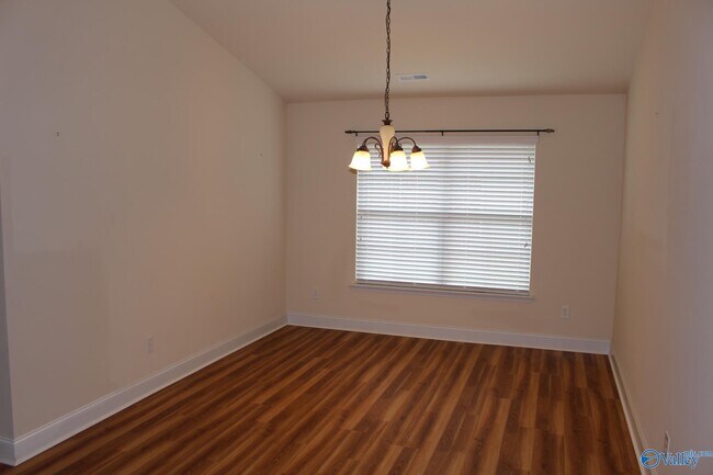 Building Photo - 103 Glen View Dr