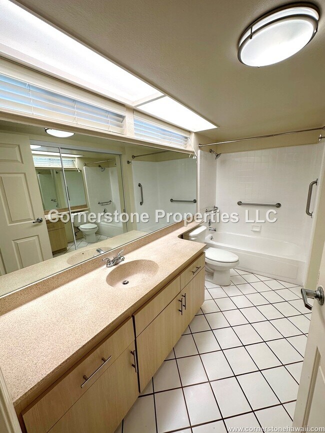Building Photo - 95-270-270 Waikalani Dr