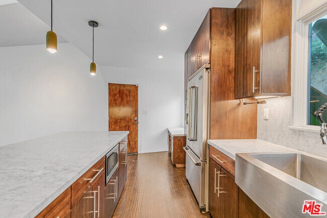 Building Photo - 3476 Troy Dr