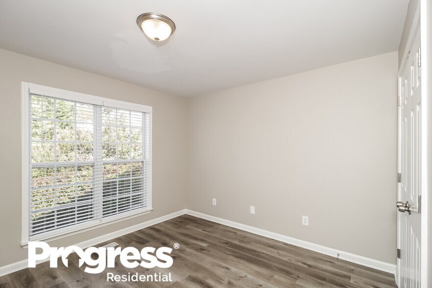 Building Photo - 33 Clearview Dr