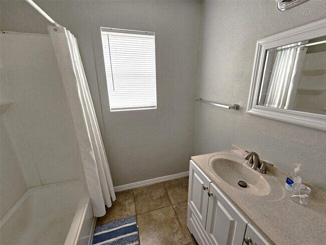 Building Photo - 1500 Oleander Dr