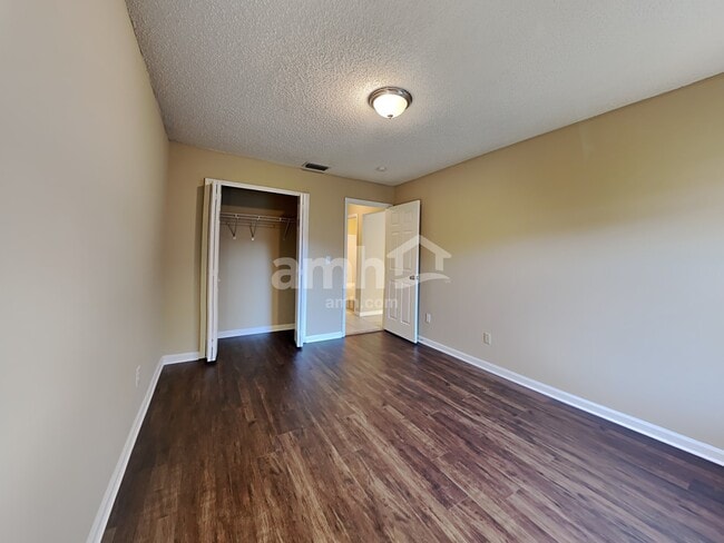 Building Photo - 3753 Woodbriar Dr
