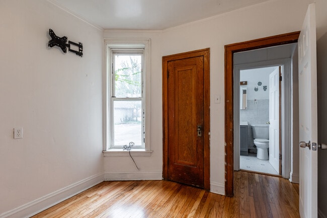 Building Photo - 6855 W Addison St