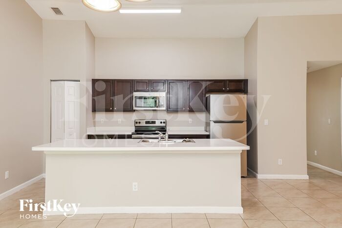 Building Photo - 3611 SW San Benito St