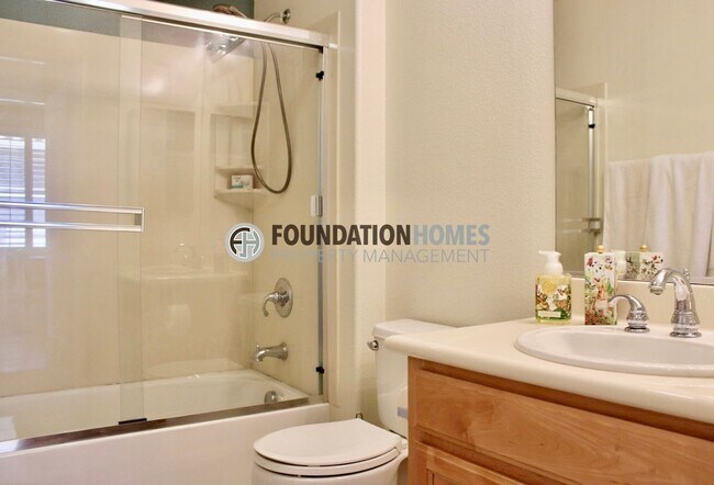 Building Photo - FURNISHED -Top-floor end-unit Condo - FOUN...