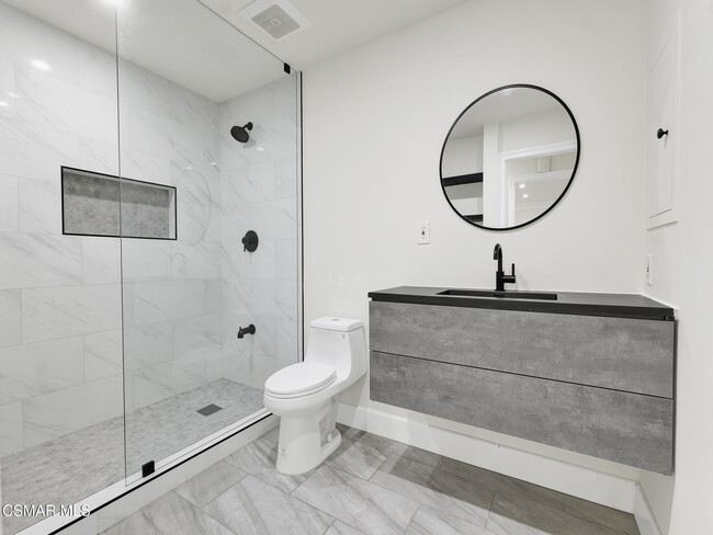 Building Photo - 3811 Lake Harbor Ln