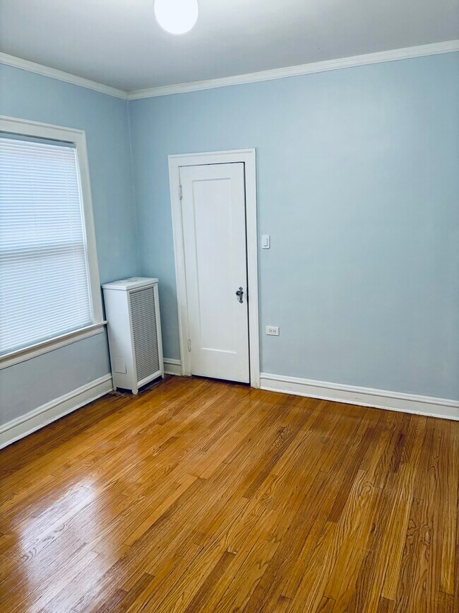 Building Photo - 8223 S May St