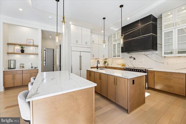 Building Photo - 4428 Albemarle St NW