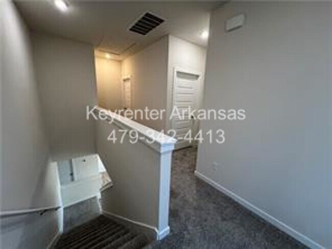 Building Photo - Amazing 3 Bedroom - 3.5 Bathroom in Fayetteville!