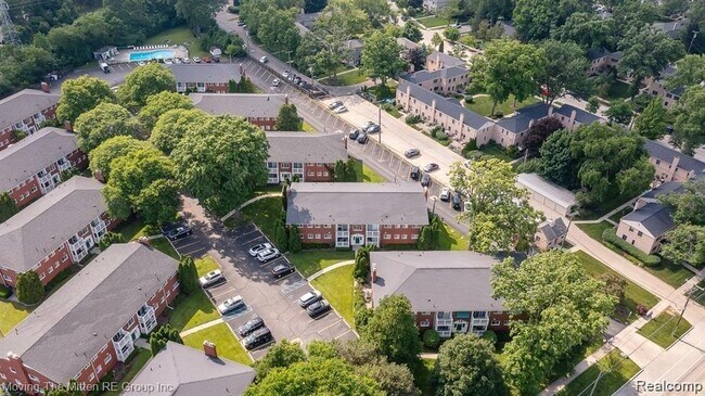 Building Photo - 487 N Eton St