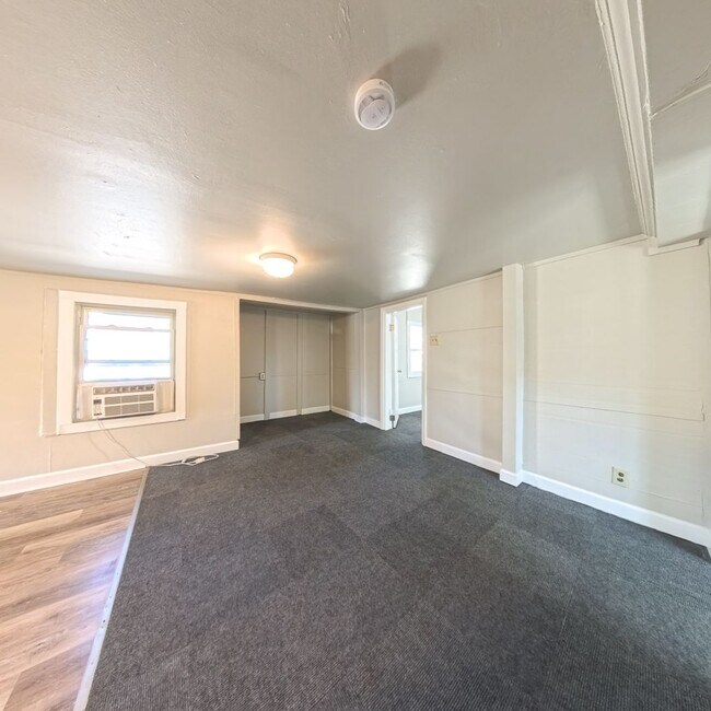 Building Photo - 2938 E Euclid Ave