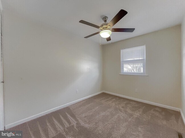 Building Photo - 11859 Oak Manor Dr