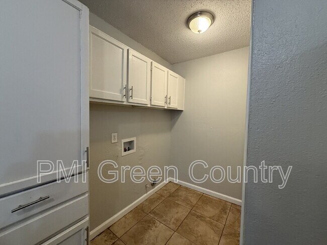 Building Photo - 12427 E 11th Ct
