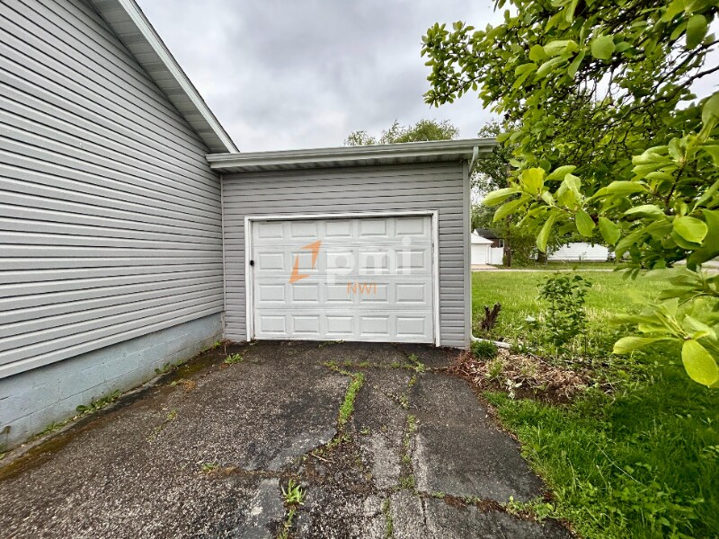 Building Photo - 336 N Wisconsin St