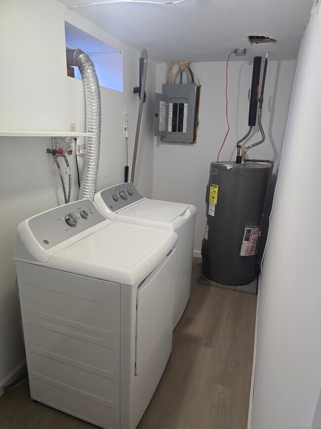 Building Photo - 17 Old Farms Ln