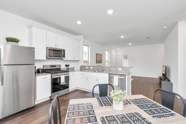 Building Photo - 14455 Cedar Ledge Ln