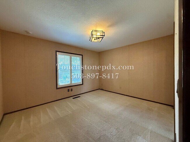 Building Photo - 13540 SW Hyland Park Ct