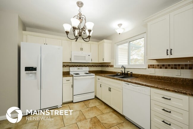 Building Photo - 1017 Providence Pointe Dr