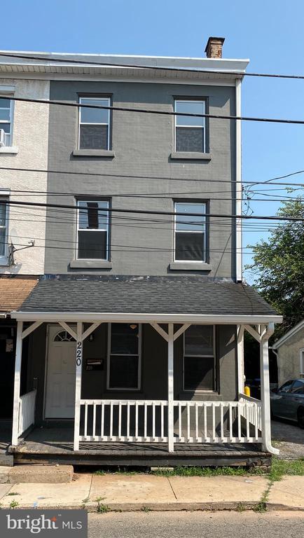 Building Photo - 220 Pearl St