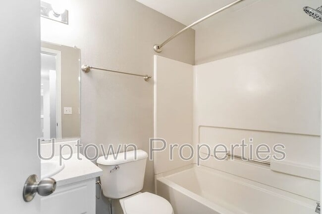 Building Photo - 6133-6135 SE Frances St