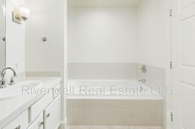 Building Photo - 1631 Emerson St