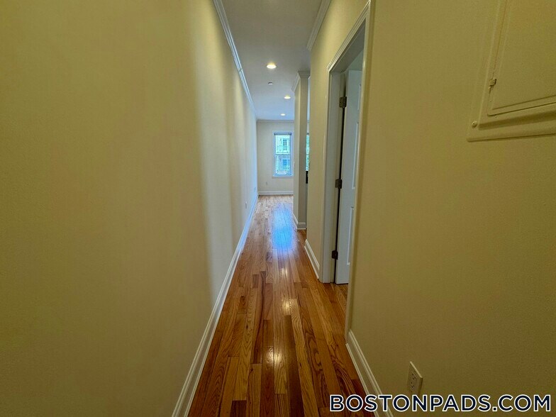 Building Photo - 3 Chauncy St