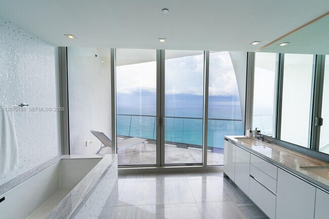 Building Photo - 16901 Collins Ave