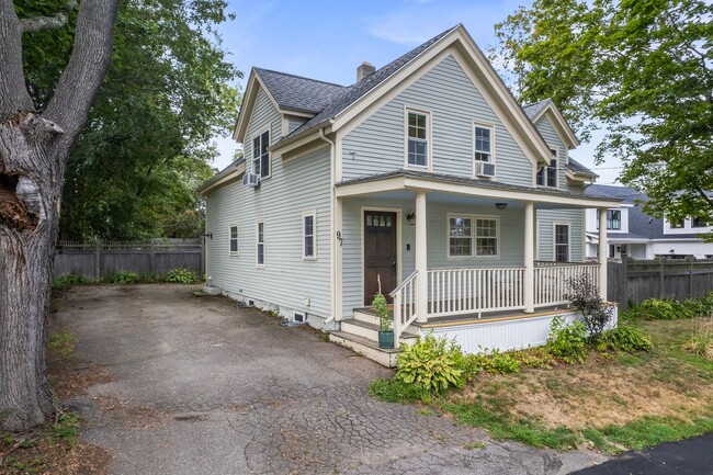 Building Photo - New England Style Farm House for RENT in P...