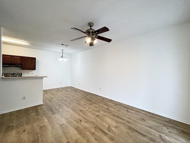 Building Photo - 2516 Grassy Point Dr