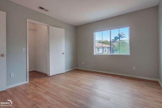 Building Photo - Beautifully 5Bdm 3.5Ba Home in Prime Location