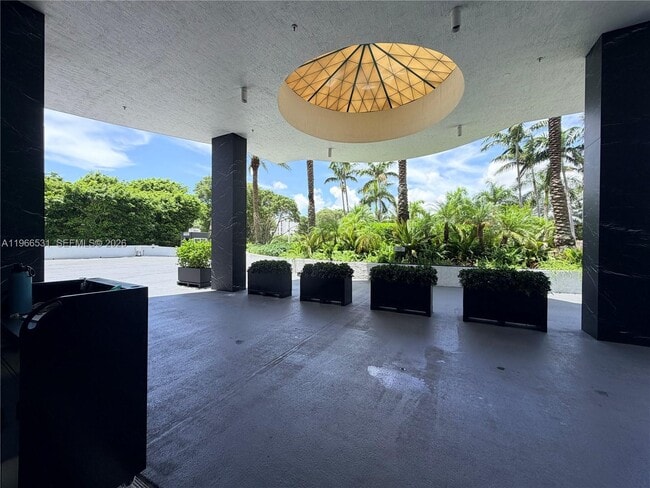 Building Photo - 2101 Brickell Ave