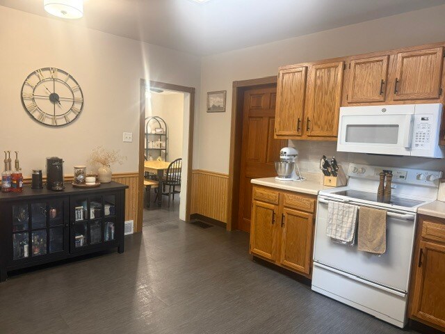 Kitchen - 819 W Commercial St