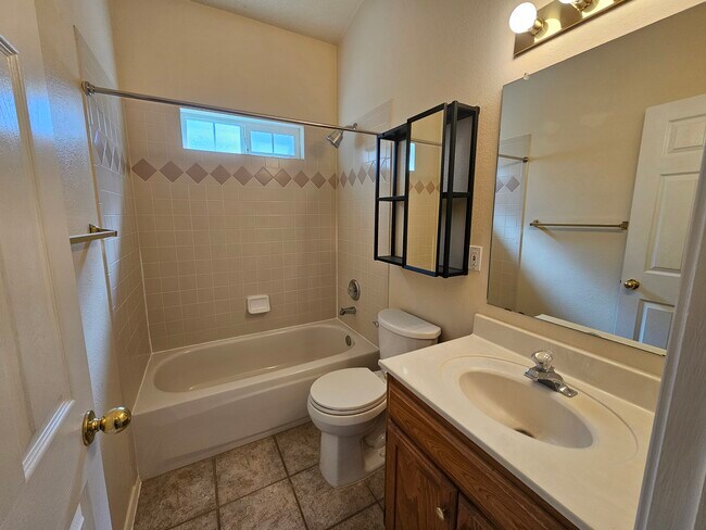 Building Photo - 8543 Murrelet Dr NE