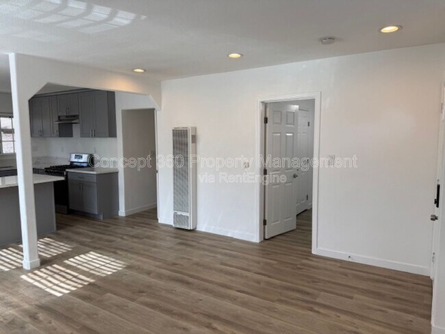 Building Photo - 3211 Park Ln