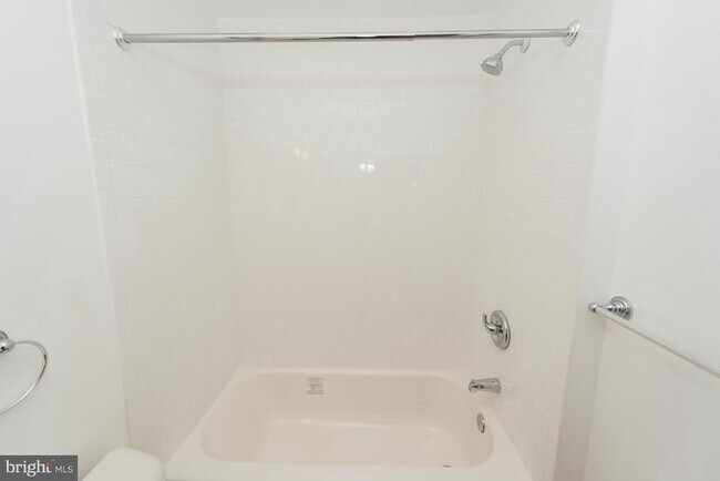 Building Photo - 3305 Elmora Ave