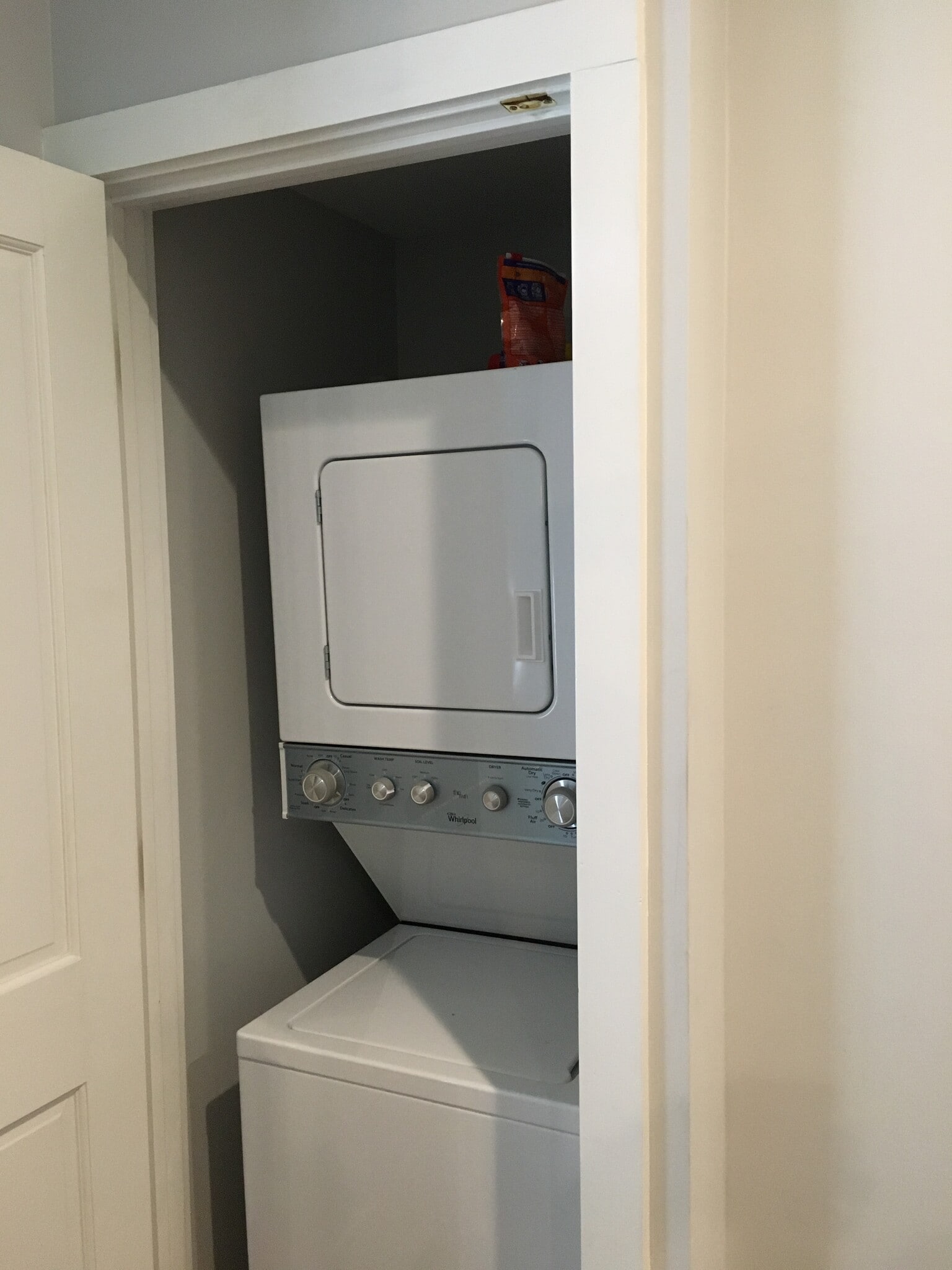 stackable washer/dryer - 629 Saint Peter St