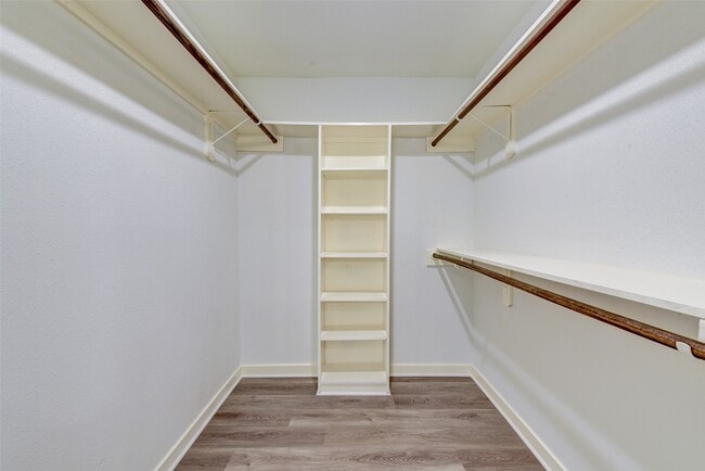 Building Photo - 16813 Glen Eagle Dr N