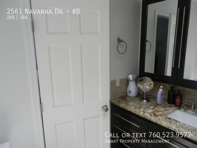 Building Photo - 2561 Navarra Dr