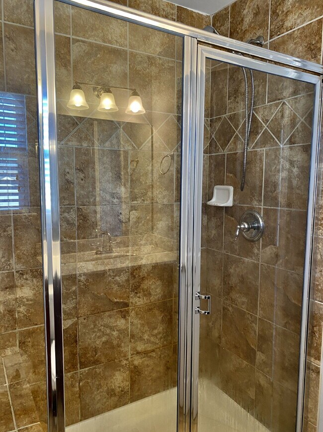 Building Photo - Spacious Lenox Village Townhouse: 3 Beds, ...