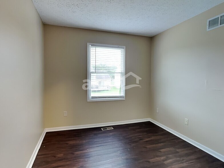 Building Photo - 1216 Walker Springs Dr