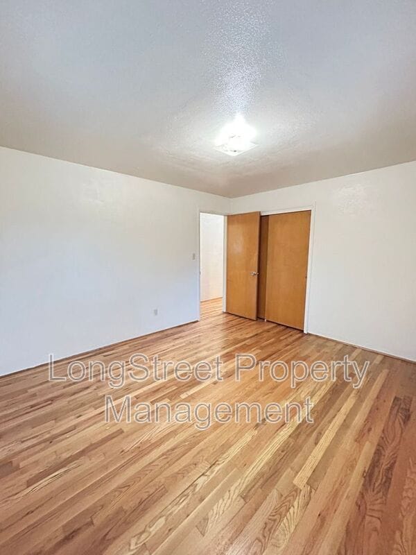 Building Photo - 1930 NW Kings Blvd